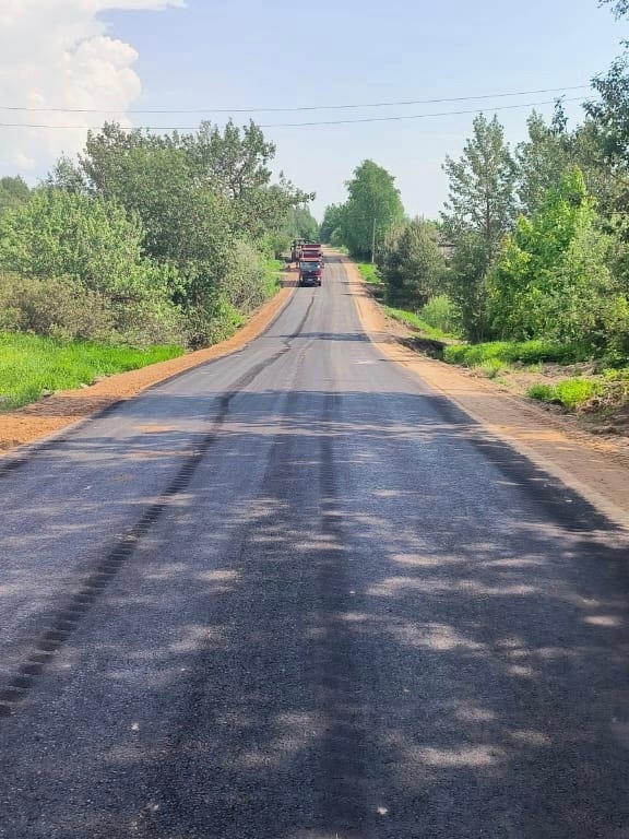 Полным ходом идет ремонт дороги в Щетинском Мяксинского поселения.