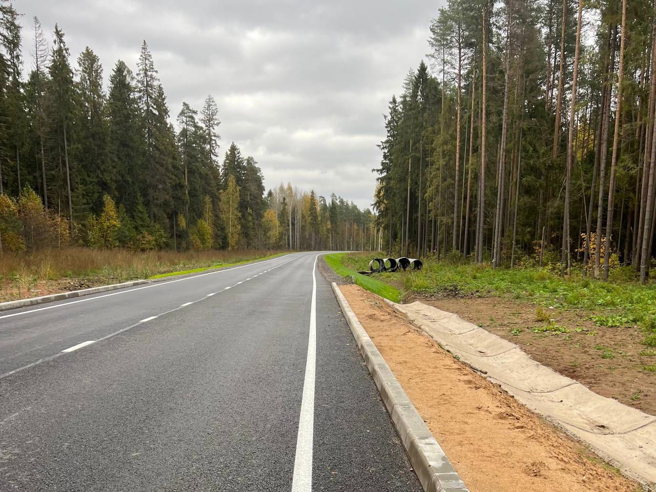 В Городище завершилось асфальтирование подъезда к деревне.