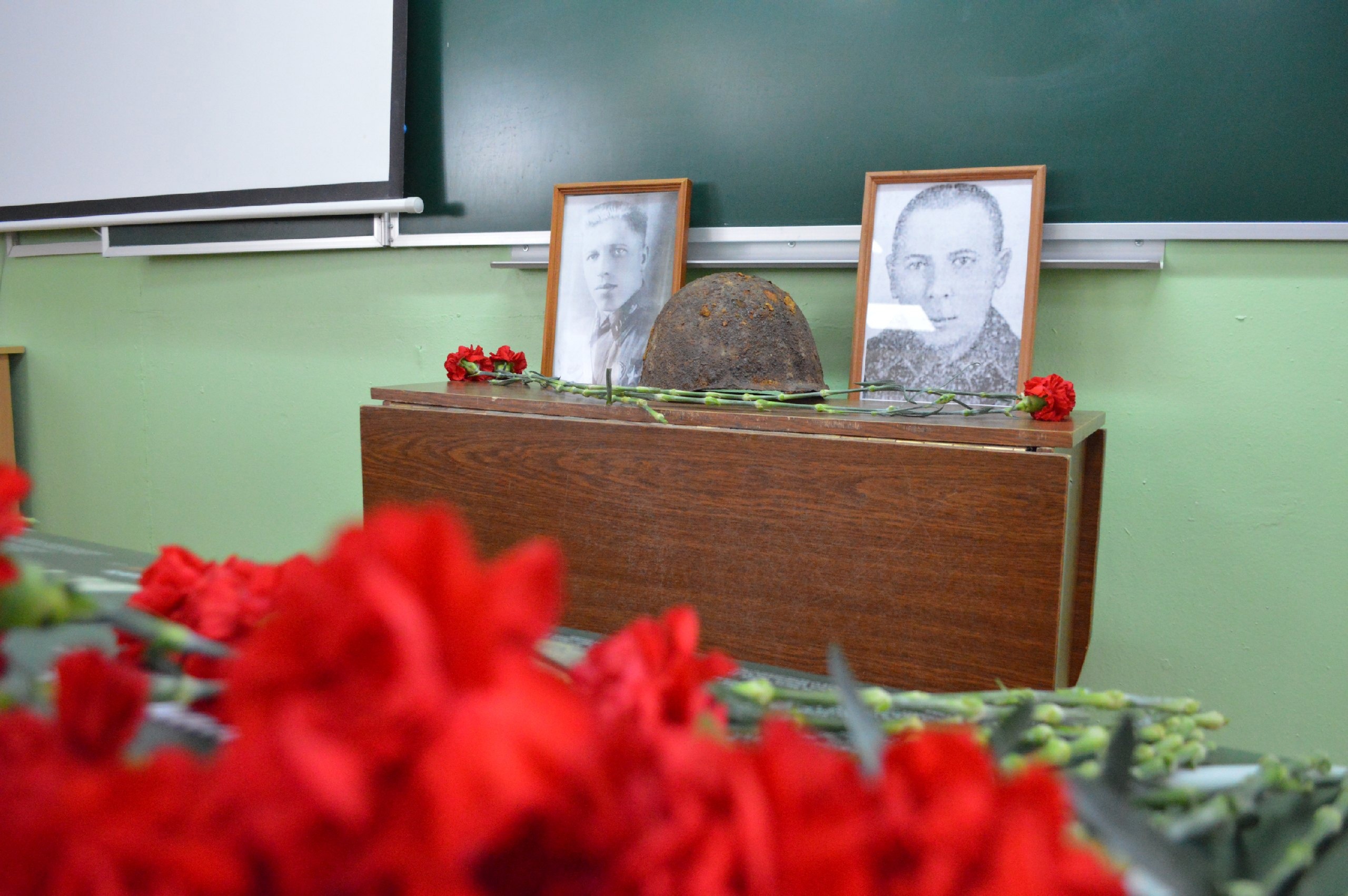 «Парты Героя» в честь наших земляков, участников Великой Отечественной войны, открылись в Мяксинском центре образования.