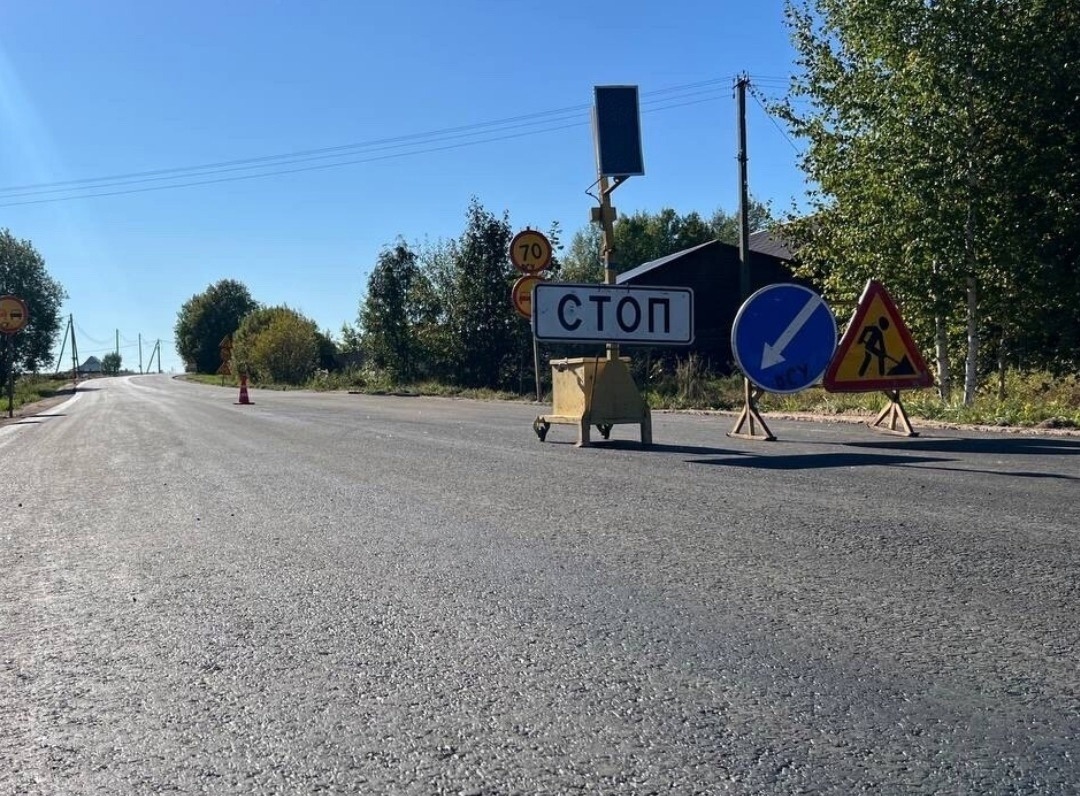 Завершается асфальтирование подъезда в Романово Воскресенского муниципального образования.